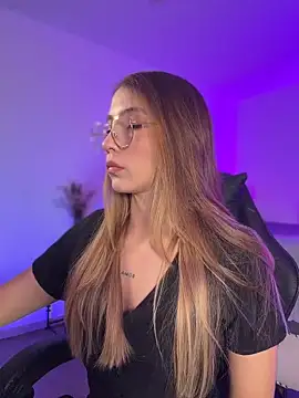 SophieRaily  online show from March 12, 2026, 9:41 pm