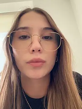 SophieRaily  online show from September 17, 2025, 7:05 pm