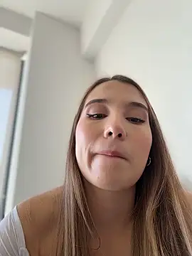 SophieRaily  online show from January 5, 2026, 8:34 pm