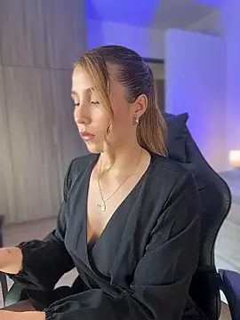 SophieRaily  online show from January 9, 2026, 8:49 pm