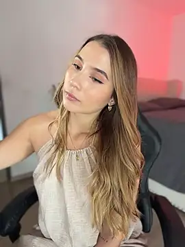 SophieRaily  online show from March 23, 2026, 5:46 pm