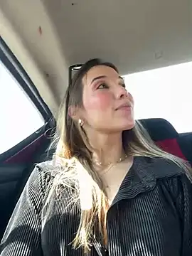 SophieRaily  online show from February 21, 2025, 5:20 pm