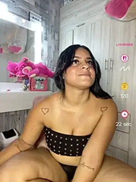 Snapshot of Violetrousse chatting on May 21, 2026, 10:29 pm Violetrousse online show from May 21, 2026, 10:29 pm