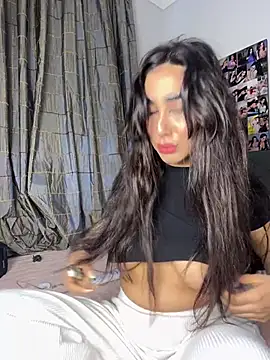 Snapshot of Meryem_Queen chatting on February 8, 2026, 2:31 am Meryem Queen online show from February 8, 2026, 2:31 am