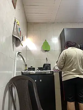 alissonfernandez  online show from September 18, 2025, 4:21 pm