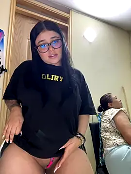 alissonfernandez  online show from December 13, 2025, 8:04 pm