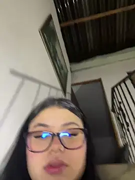 Snapshot of alissonfernandez_ chatting on May 29, 2026, 12:16 am alissonfernandez online show from May 29, 2026, 12:16 am
