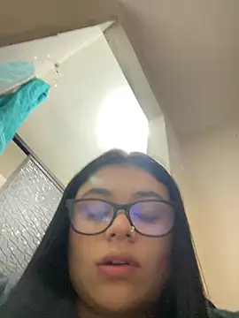 Snapshot of alissonfernandez_ chatting on April 18, 2026, 4:26 am alissonfernandez online show from April 18, 2026, 4:26 am