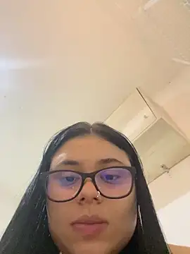 Snapshot of alissonfernandez_ chatting on April 15, 2026, 11:38 pm alissonfernandez online show from April 15, 2026, 11:38 pm