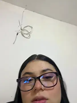 Snapshot of alissonfernandez_ chatting on May 5, 2026, 10:57 pm alissonfernandez online show from May 5, 2026, 10:57 pm
