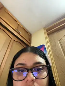 alissonfernandez  online show from December 21, 2025, 4:52 pm