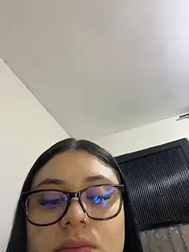 Snapshot of alissonfernandez_ chatting on May 6, 2026, 11:14 am alissonfernandez online show from May 6, 2026, 11:14 am
