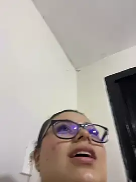 Snapshot of alissonfernandez_ chatting on May 27, 2026, 8:16 pm alissonfernandez online show from May 27, 2026, 8:16 pm