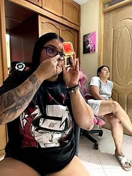 alissonfernandez  online show from October 25, 2025, 8:42 pm