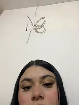 Snapshot of alissonfernandez_ chatting on May 2, 2026, 9:25 am alissonfernandez online show from May 2, 2026, 9:25 am