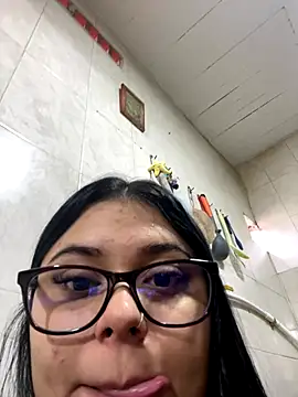 alissonfernandez  online show from September 21, 2025, 10:04 pm