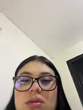 Snapshot of alissonfernandez_ chatting on April 24, 2026, 10:12 pm alissonfernandez online show from April 24, 2026, 10:12 pm