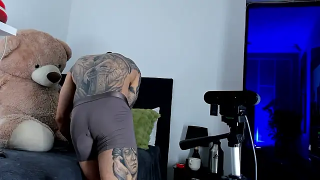 boyc022  online show from January 15, 2026, 3:32 am