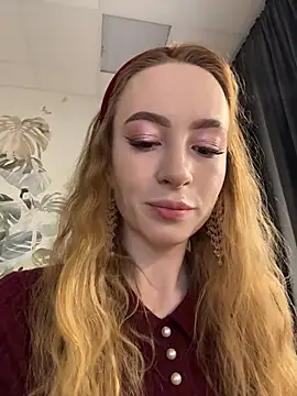 Snapshot of _AngelMoon_ chatting on November 11, 2025, 4:18 am AngelMoon online show from November 11, 2025, 4:18 am