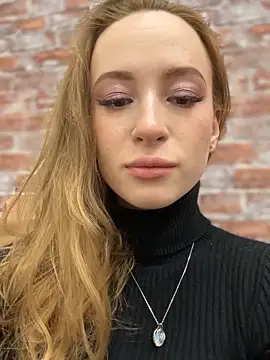 Snapshot of _AngelMoon_ chatting on October 17, 2025, 3:43 am AngelMoon online show from October 17, 2025, 3:43 am