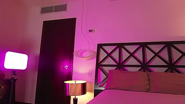 Snapshot of LunaMystyque chatting on September 13, 2025, 8:20 pm LunaMystyque online show from September 13, 2025, 8:20 pm