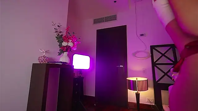 Snapshot of LunaMystyque chatting on September 11, 2025, 8:09 pm LunaMystyque online show from September 11, 2025, 8:09 pm