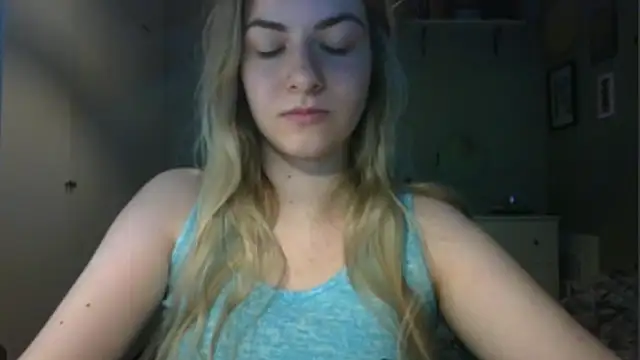 Snapshot of ROSIEx_sweet chatting on April 13, 2026, 8:18 am ROSIEx sweet online show from April 13, 2026, 8:18 am