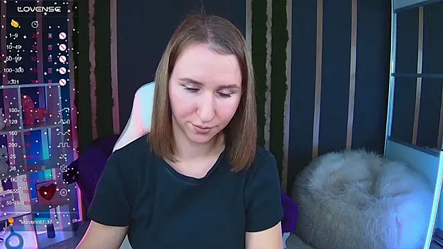 AliceBYKiss online show from November 7, 2025, 1:15 pm