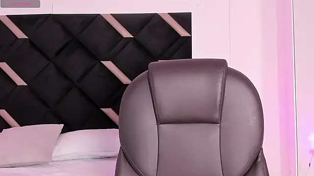 Carolina Evanss online show from March 28, 2026, 4:02 am