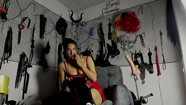 Snapshot of Evil_sammy chatting on February 23, 2026, 10:32 pm Evil sammy online show from February 23, 2026, 10:32 pm