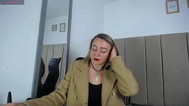 Snapshot of Lupiita223 chatting on March 21, 2025, 1:45 pm Lupiita223 online show from March 21, 2025, 1:45 pm