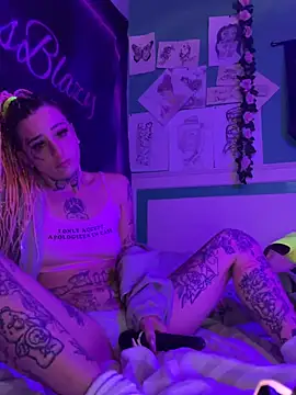 BlazyKitsune- online show from April 21, 2026, 6:58 pm