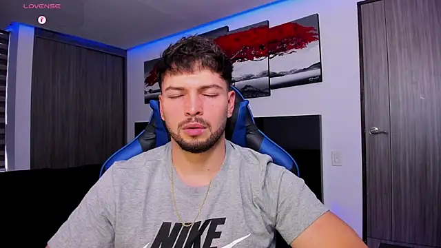 Snapshot of nick_klaus chatting on April 7, 2026, 10:11 pm nick klaus online show from April 7, 2026, 10:11 pm