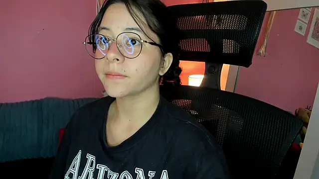 agnes 213 online show from November 4, 2025, 1:04 pm