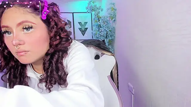 Snapshot of Theia_moon chatting on March 16, 2026, 1:04 pm Theia moon online show from March 16, 2026, 1:04 pm