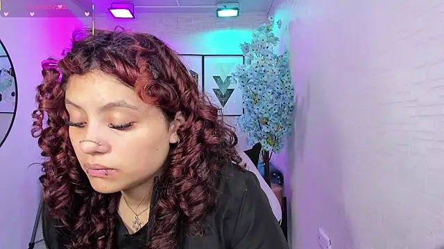 Snapshot of Theia_moon chatting on April 14, 2026, 1:05 pm Theia moon online show from April 14, 2026, 1:05 pm