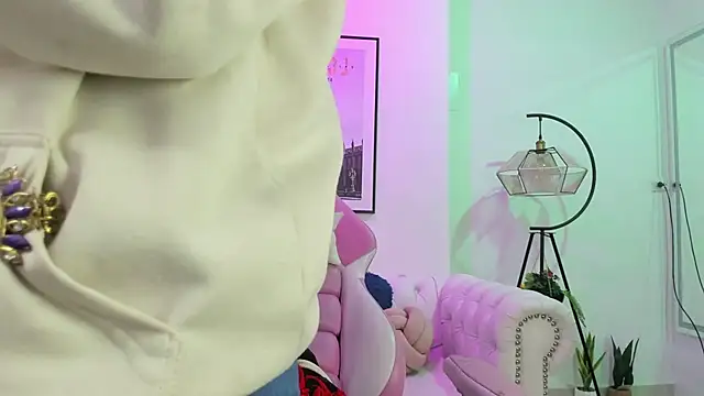 Snapshot of Theia_moon chatting on February 24, 2025, 12:37 pm Theia moon online show from February 24, 2025, 12:37 pm