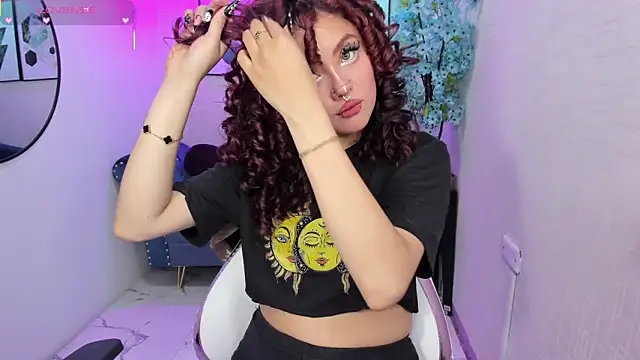 Snapshot of Theia_moon chatting on March 17, 2026, 6:44 pm Theia moon online show from March 17, 2026, 6:44 pm