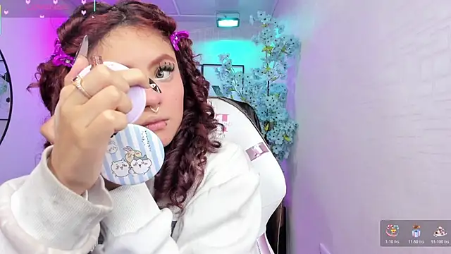 Snapshot of Theia_moon chatting on March 23, 2026, 3:34 pm Theia moon online show from March 23, 2026, 3:34 pm