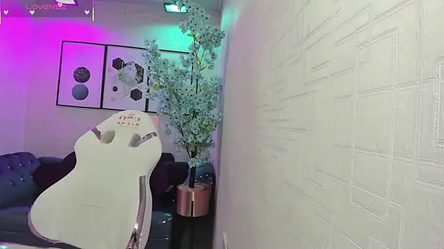 Snapshot of Theia_moon chatting on March 9, 2026, 12:41 pm Theia moon online show from March 9, 2026, 12:41 pm