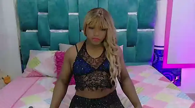 Snapshot of LuisaHottxx chatting on February 13, 2025, 10:22 pm LuisaHottxx online show from February 13, 2025, 10:22 pm