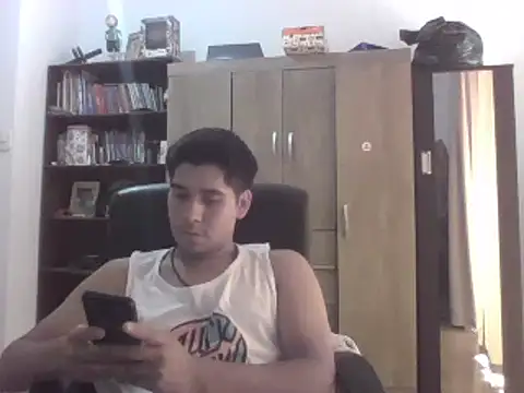 Snapshot of estudiante69 chatting on February 28, 2025, 5:26 pm estudiante69 online show from February 28, 2025, 5:26 pm