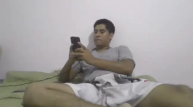 Snapshot of estudiante69 chatting on February 24, 2025, 12:20 am estudiante69 online show from February 24, 2025, 12:20 am