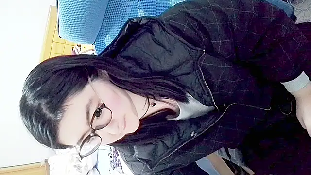 angel-yiyi online show from December 11, 2024, 10:14 am