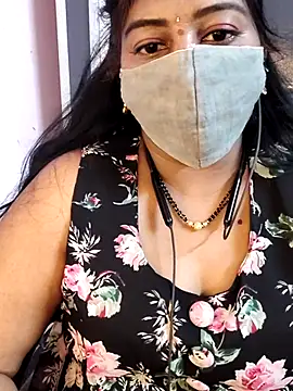 Snapshot of RomeoJuliet345 chatting on March 4, 2026, 5:53 pm RomeoJuliet345 online show from March 4, 2026, 5:53 pm