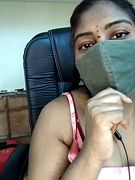 Snapshot of RomeoJuliet345 chatting on March 19, 2026, 6:19 pm RomeoJuliet345 online show from March 19, 2026, 6:19 pm