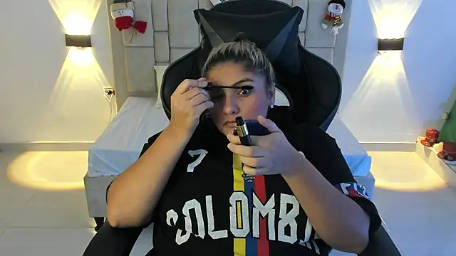 Snapshot of Sienna_Jones chatting on December 18, 2024, 8:47 pm Sienna Jones online show from December 18, 2024, 8:47 pm