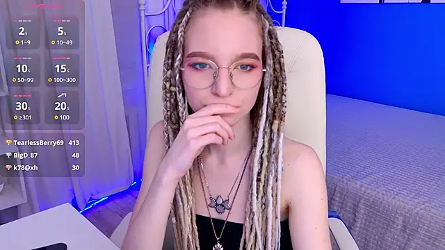 VioletShine online show from January 22, 2025, 6:10 pm