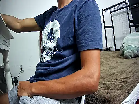 SkinnyLatinMan online show from November 7, 2025, 5:39 pm