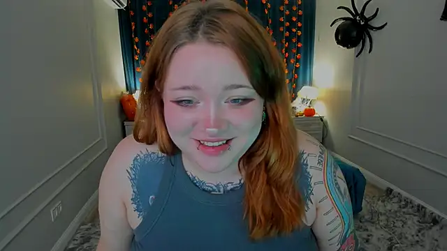 MoonLghte online show from October 26, 2025, 7:47 pm